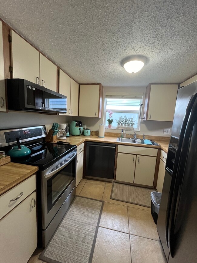 Building Photo - 7 Bristol Ln