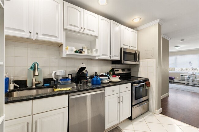 Building Photo - 71 Oxford Ave