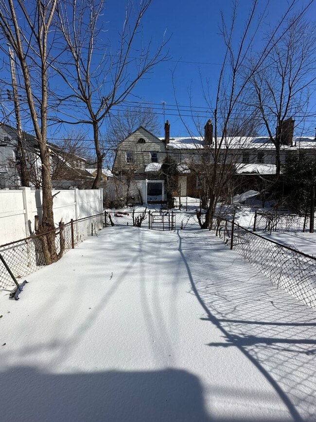 Building Photo - Beautiful renovated 2 bed, 1 bath