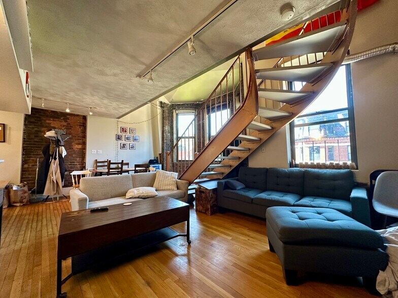 Building Photo - 279 Newbury St