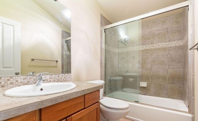 Building Photo - Energy-efficient townhome in the desirable community of Crown Hill is ready to be loved!