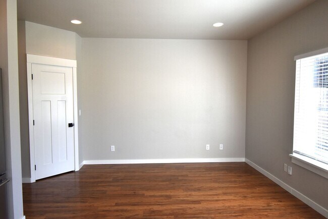 Building Photo - 556-558 Harrison St.