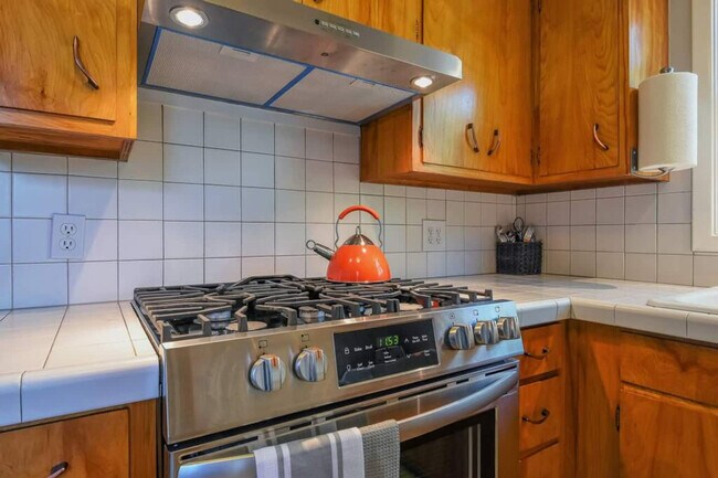 Building Photo - 4401 NW Columbia St