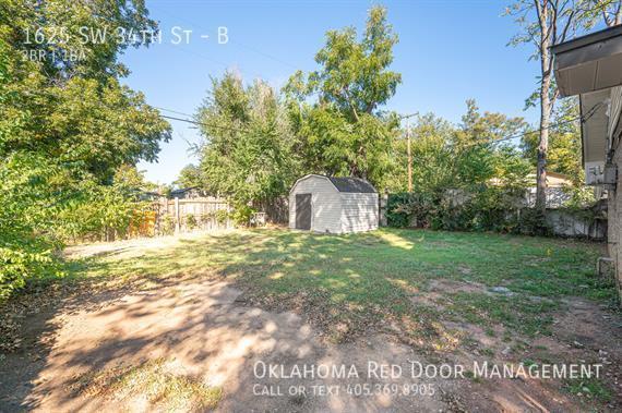 Building Photo - 1625 SW 34th St