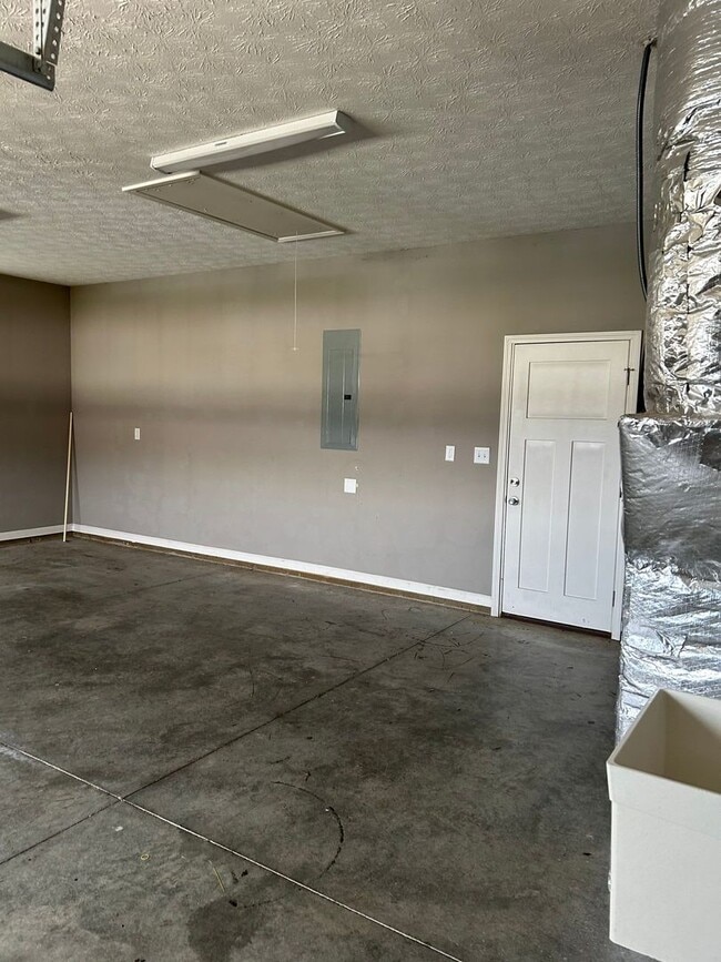 Building Photo - 4220 Hayloft Dr