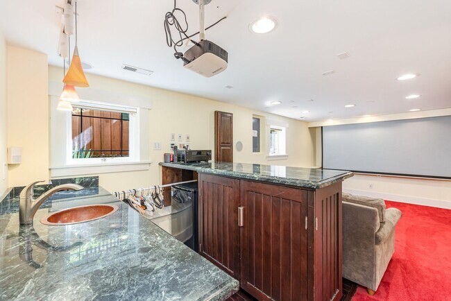 Building Photo - Sunset Hill Home