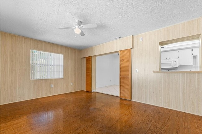 Building Photo - 2814 20th Ave Dr W