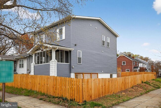 Building Photo - 2932 Yost Pl NE