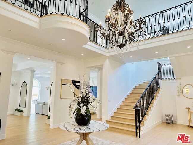 Primary Photo - 1447 San Ysidro Dr