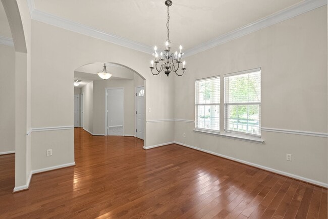Building Photo - 3 Bedroom w/ 2 car Garage (Landscaping is ...