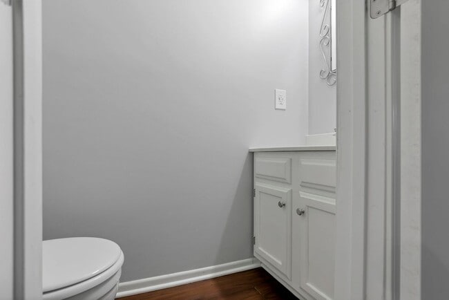 Building Photo - 5399 Thornburg Ct