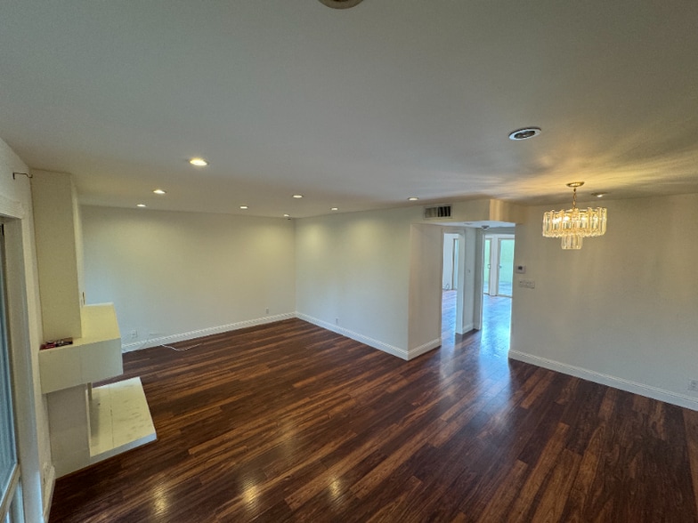 Building Photo - 3031 Flora Vista