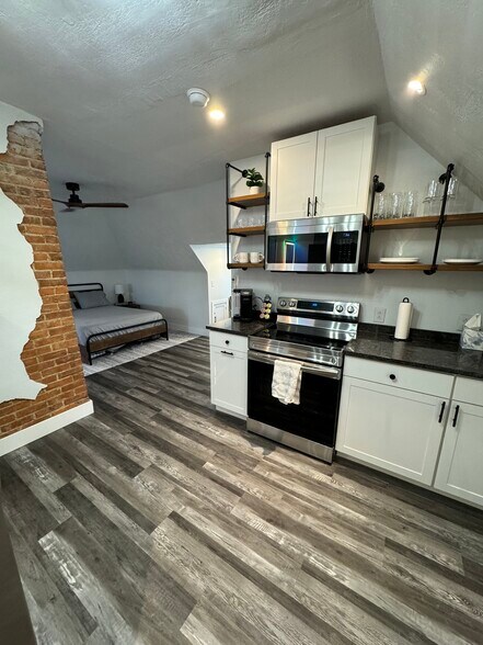 Building Photo - 664 New Castle Road