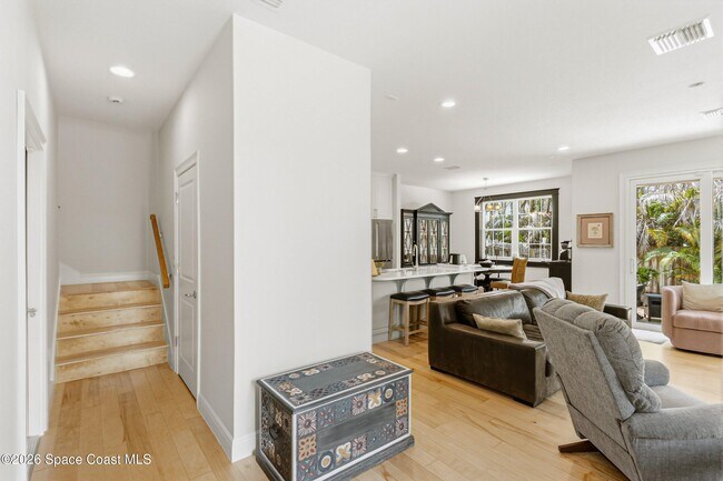 Building Photo - 107 7th Ave