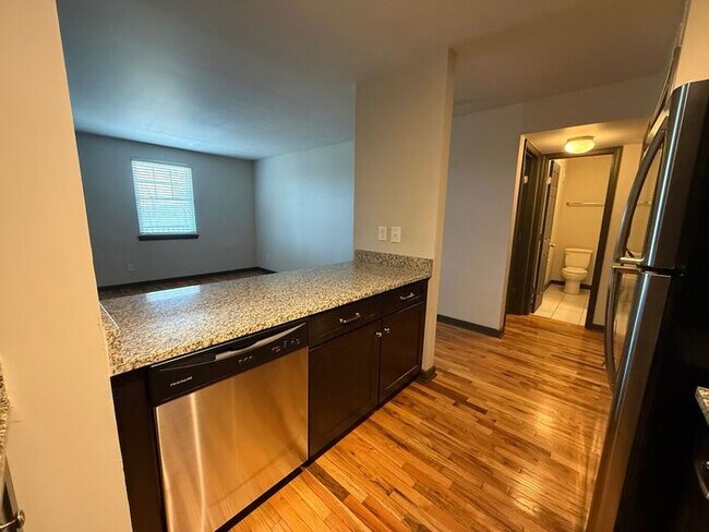 Building Photo - Renovated 1 Bedroom in South Nashville