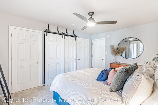 Building Photo - 2 br, 1 bath House - 700 N Washington St #207