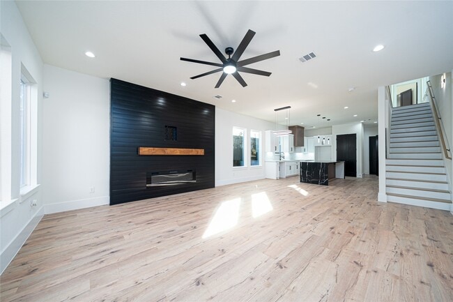 Building Photo - 2501 Parker Rd