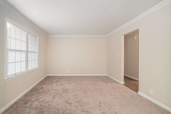 Building Photo - 5 Bedroom Large Ranch with Finished Basement