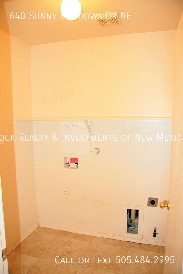 Building Photo - Cute 3 bedroom in Rio Rancho!