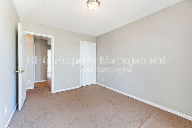 Building Photo - 5607 Strathmoor Manor Cir
