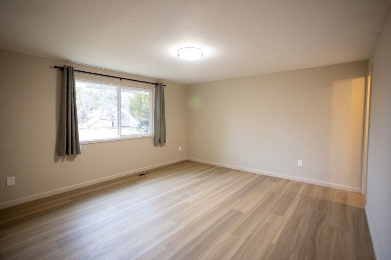 Building Photo - 5520 Valleyview Ln