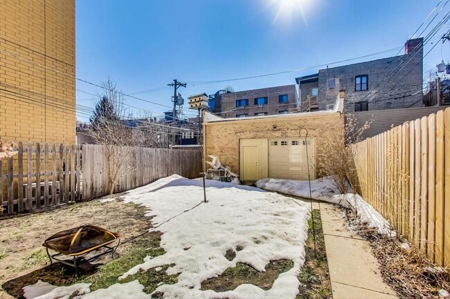 Building Photo - 3 bedroom in Chicago IL 60614