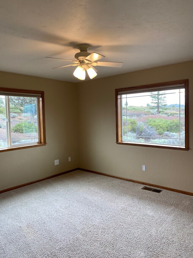 Back bedroom - 6025 Rock Chuck Cir