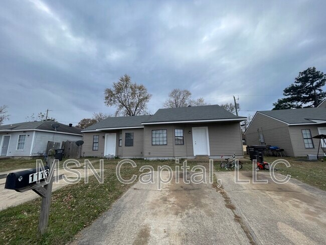 Building Photo - 1302 Plummer St