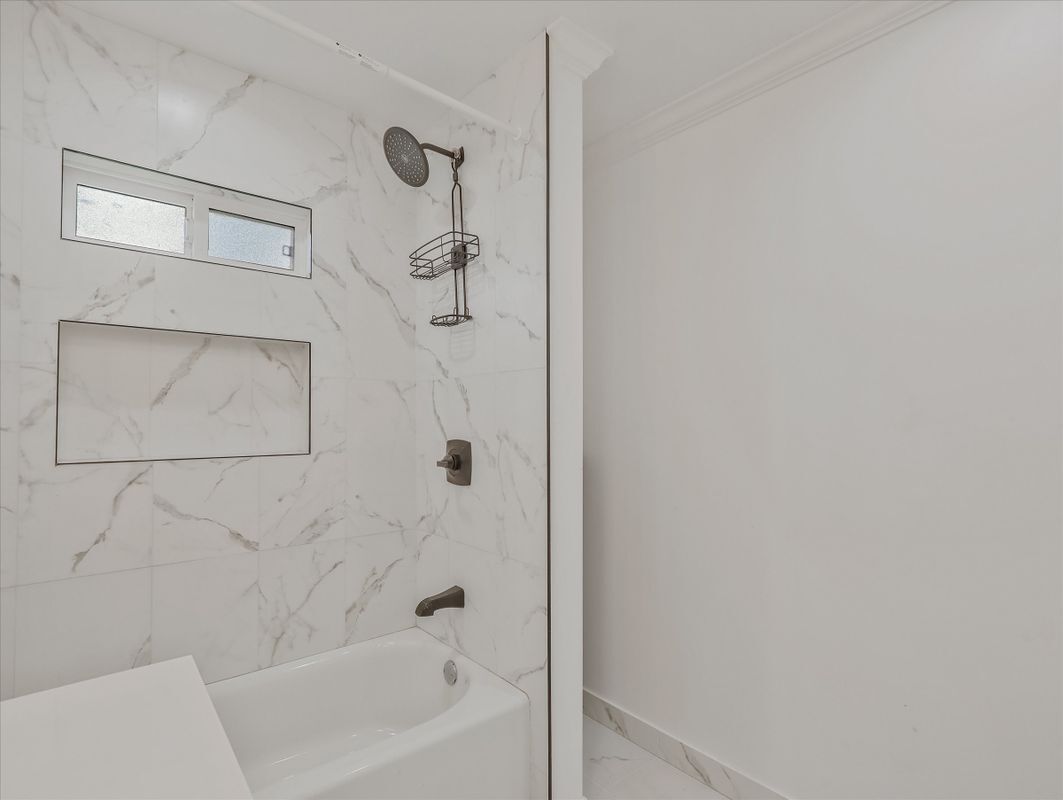 Building Photo - 3826 Burnside Ave