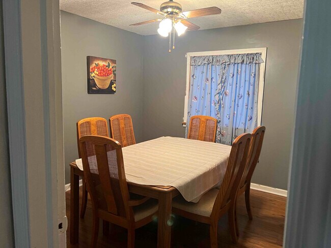 Building Photo - 315 Fetzner Rd