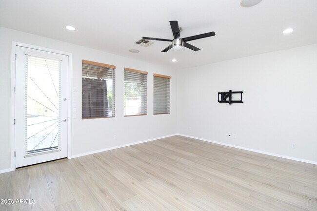 Building Photo - 361 S Melba St