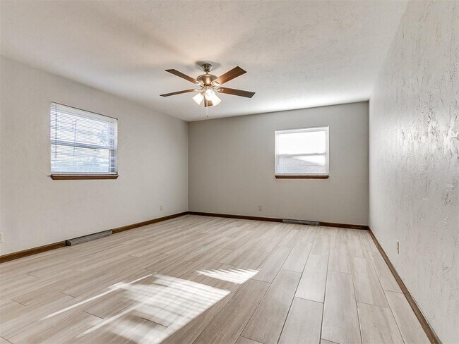 Building Photo - 2641 Osborne Dr