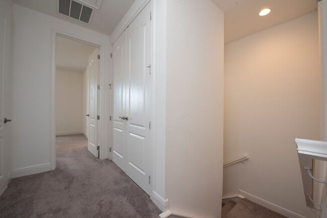 Building Photo - Two story Townhouse 2-bedroom, 2.5 bath in Eagle Creek of Lake Nona