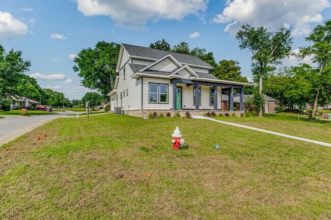 Building Photo - This luxurious new custom home in the sought-after Shadow Grove subdivision is a masterpiece of m...