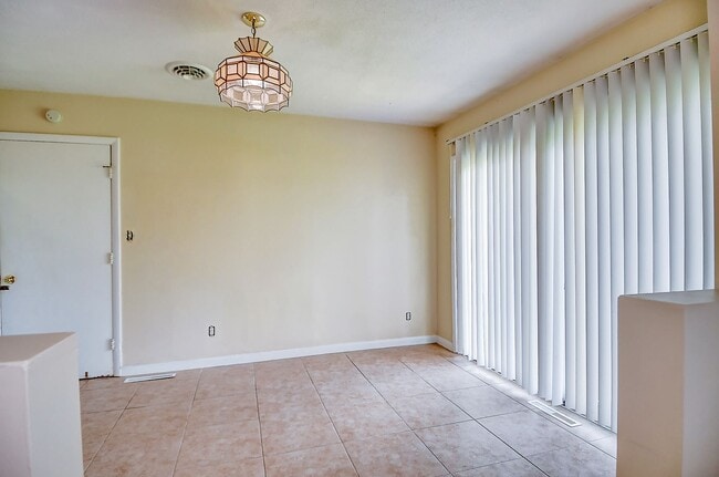 Building Photo - FOR RENT -  BRICK RANCH