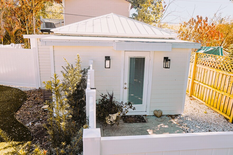 Building Photo - 6007 N Orange Blossom Ave