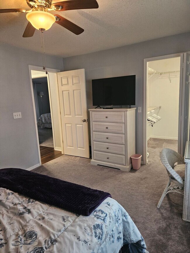 Building Photo - 2 BEDROOM 2 BATH HOME IN  PELICAN BAY GATED COMMUNITY