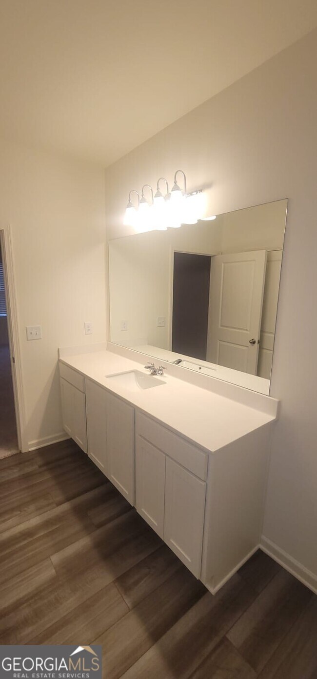 Building Photo - 214 Moreton Wy