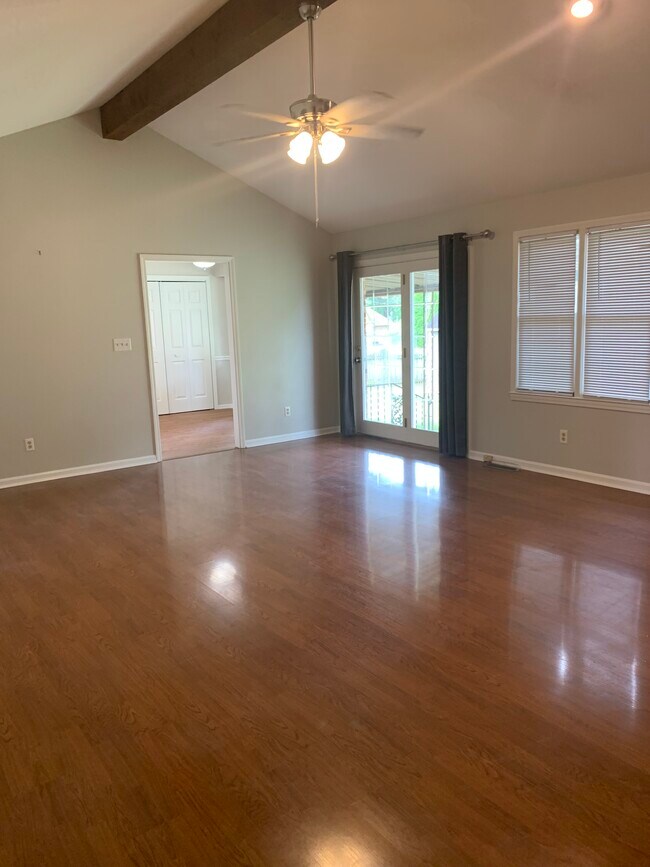 Building Photo - 227 St Albans Dr