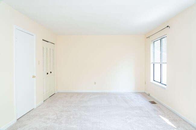 Building Photo - 1054 Cheshire Ct