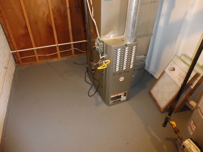 Building Photo - Beautiful 3BR Townhouse in Rockville/Derwood for early June Move-In!