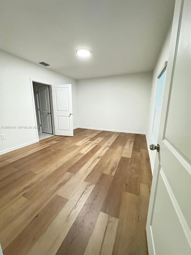 Building Photo - 1204 Deepwater
