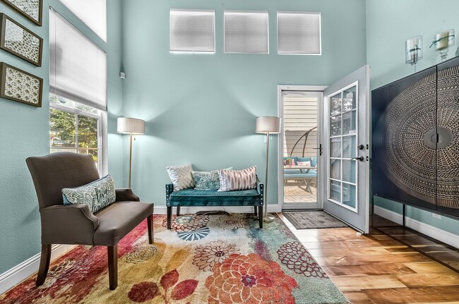 Building Photo - Beautifully updated 3-bedroom home close t...