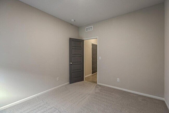 Building Photo - 8004 SE 6th St