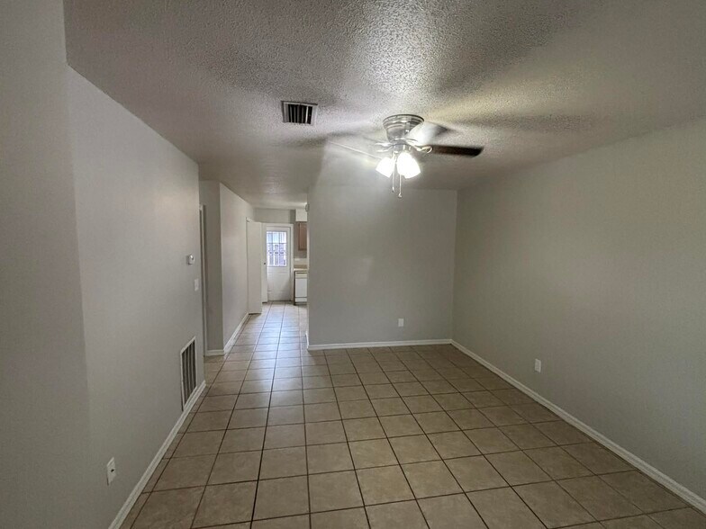 Building Photo - 3806 NW Huntsboro St