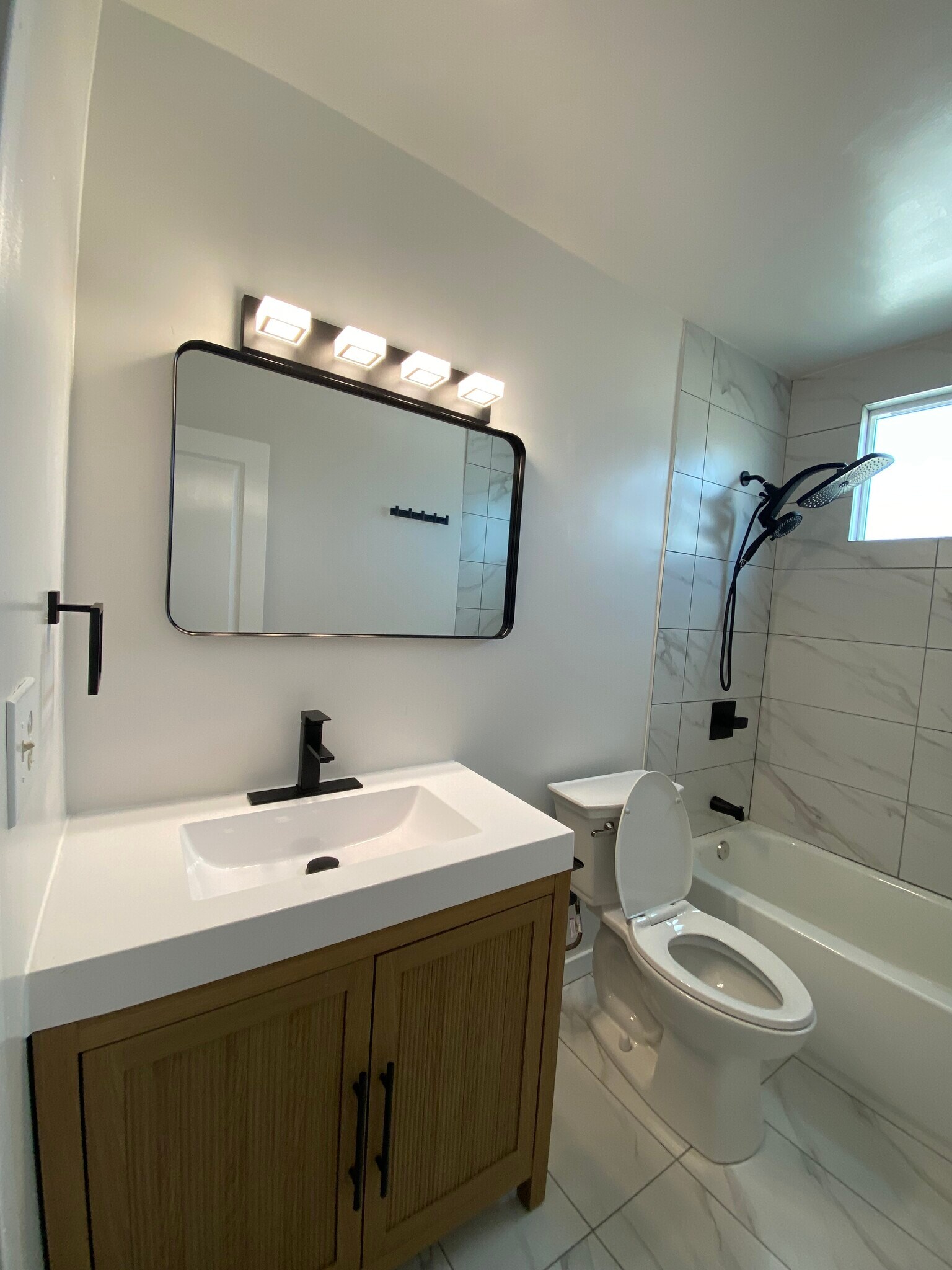 Building Photo - 1515 E 20th St