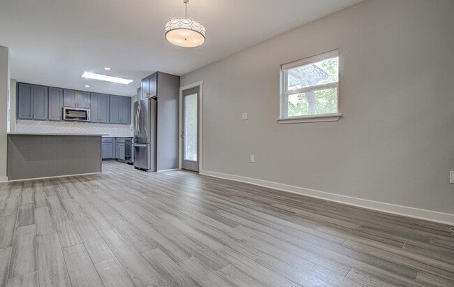 Building Photo - 1311 Westmoor Dr