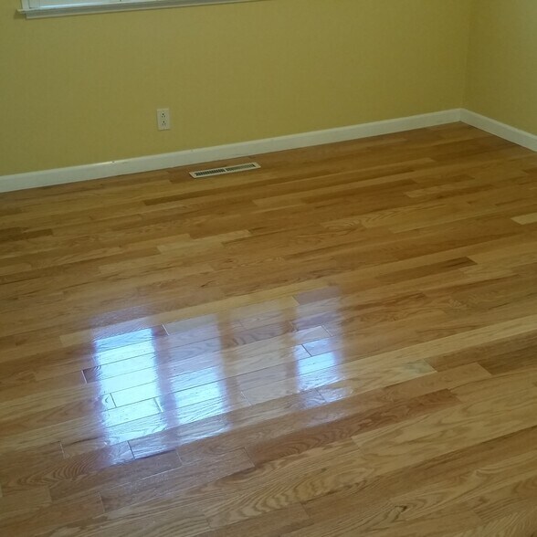 Building Photo - 2221 Homewood Dr