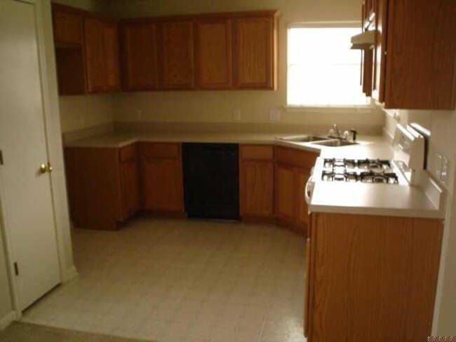 Building Photo - 112 Harvest Ln