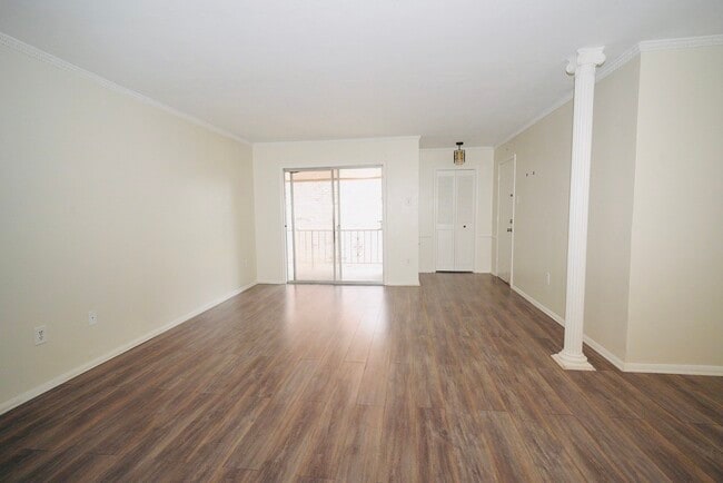 Building Photo - 7600 Burgoyne Rd